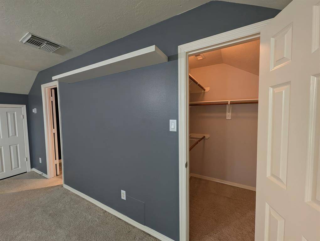 3rd floor bath and closet