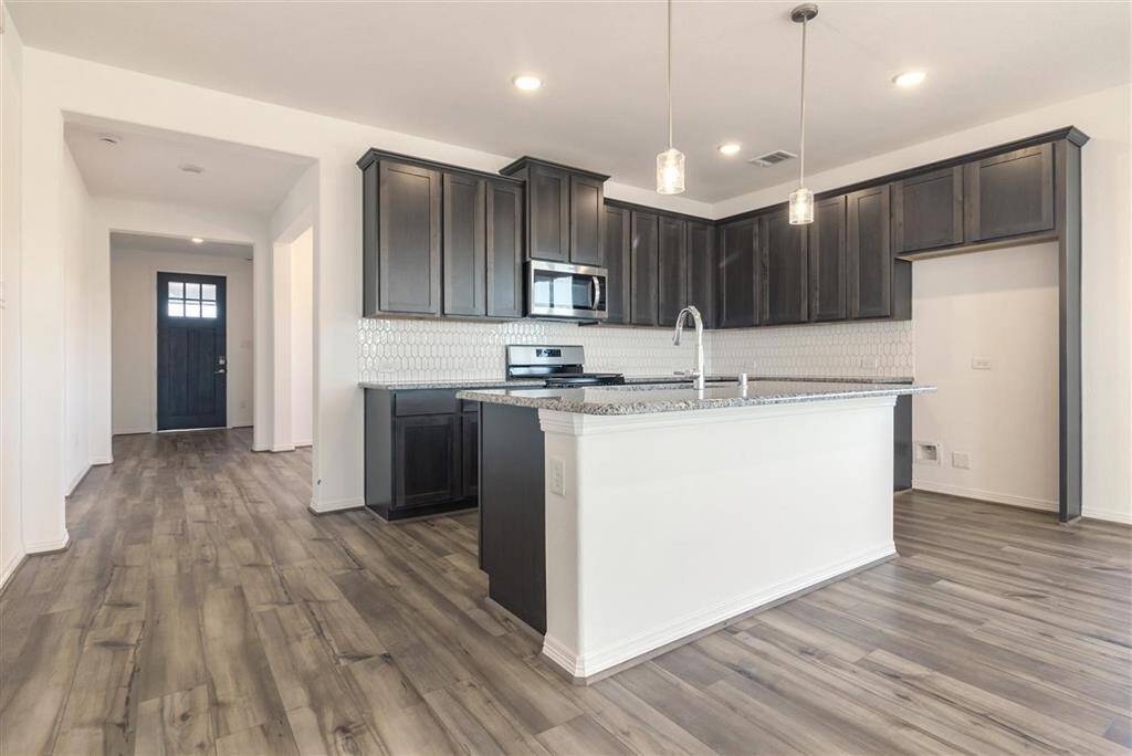 Step into this elegant kitchen, and you’ll find more than just a place to cook; you’ll dis