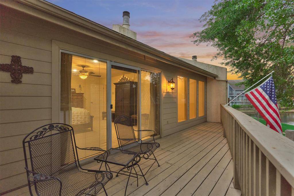 The second floor balcony is a great space for curling up with a good book and enjoying a glass of vino.