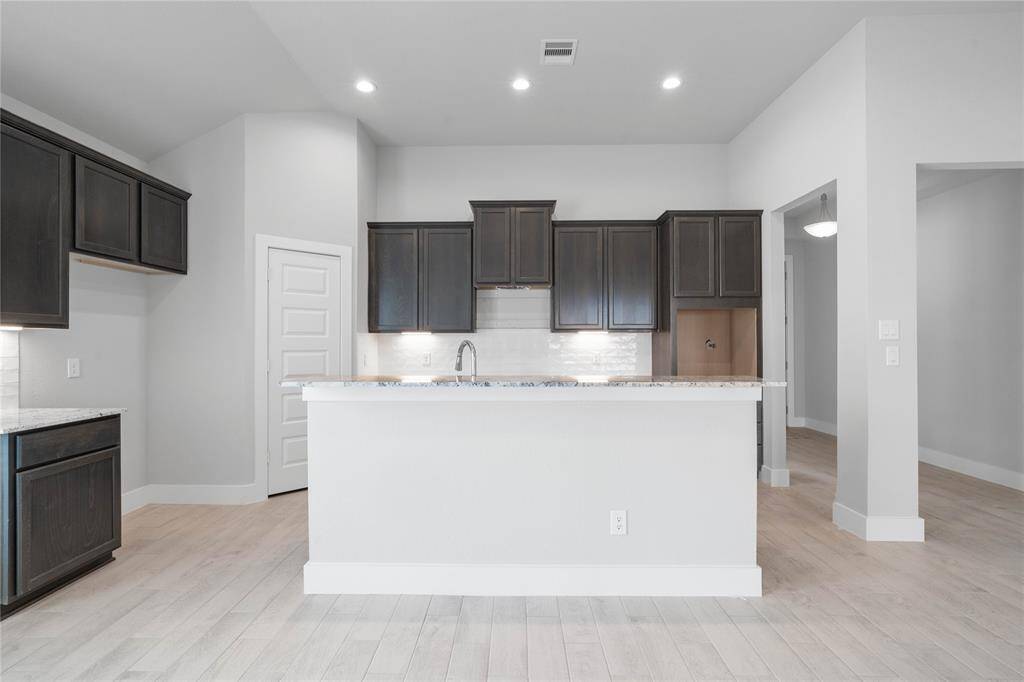 Located north of U.S. Highway 290 in Northern Waller County, Beacon Hill sits approximately six miles east of Hempstead. It is a 270-acre development a short drive from Houston on Interstate 10 or US Hwy 290. The very first planned community in the area!