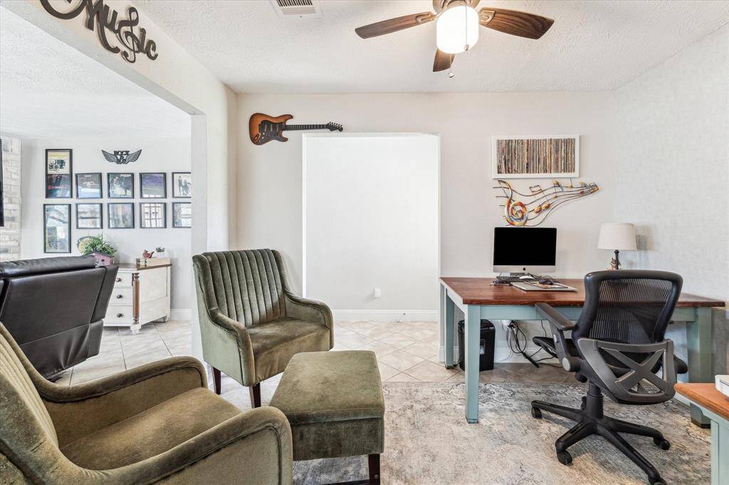 Perfect sitting area currently used as office space. Could be used as formal dinning, play room or library.