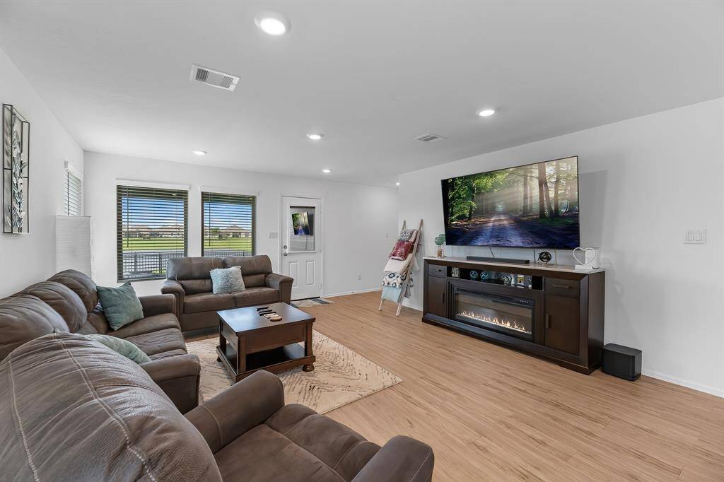 Large Family Room over looking the Lake!