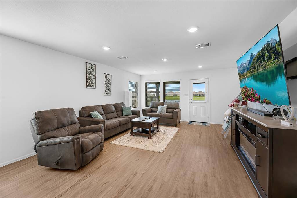 Large Family Room over looking the Lake!