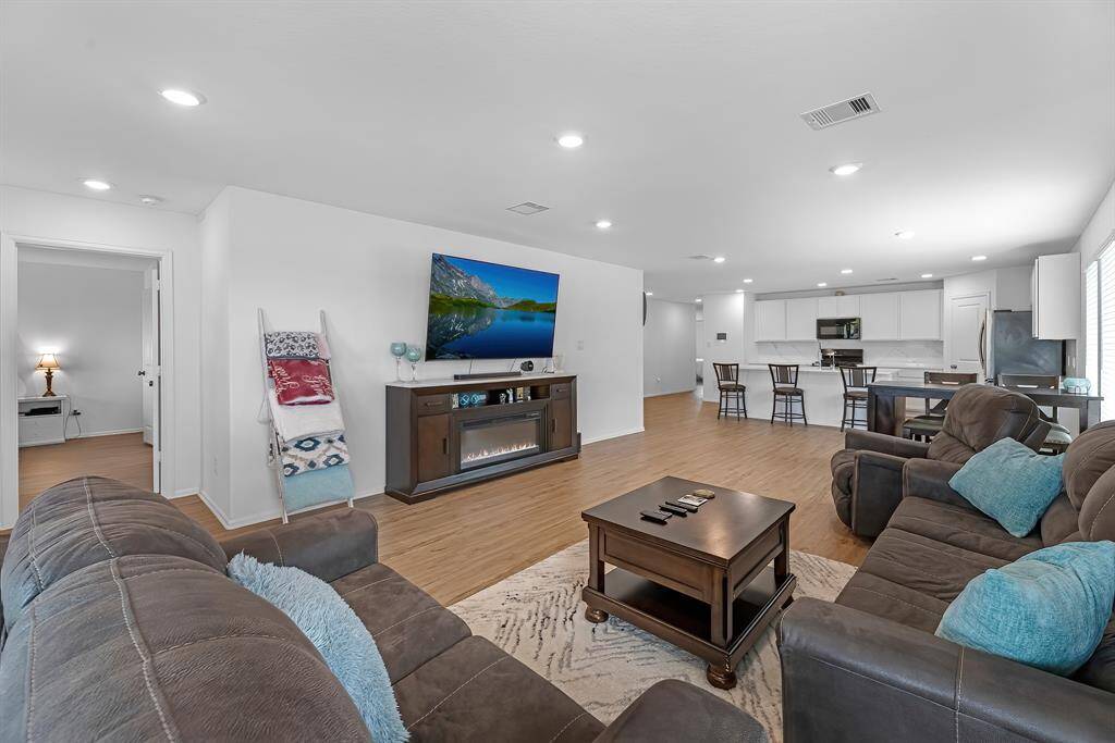 Large Family Room over looking the Lake!