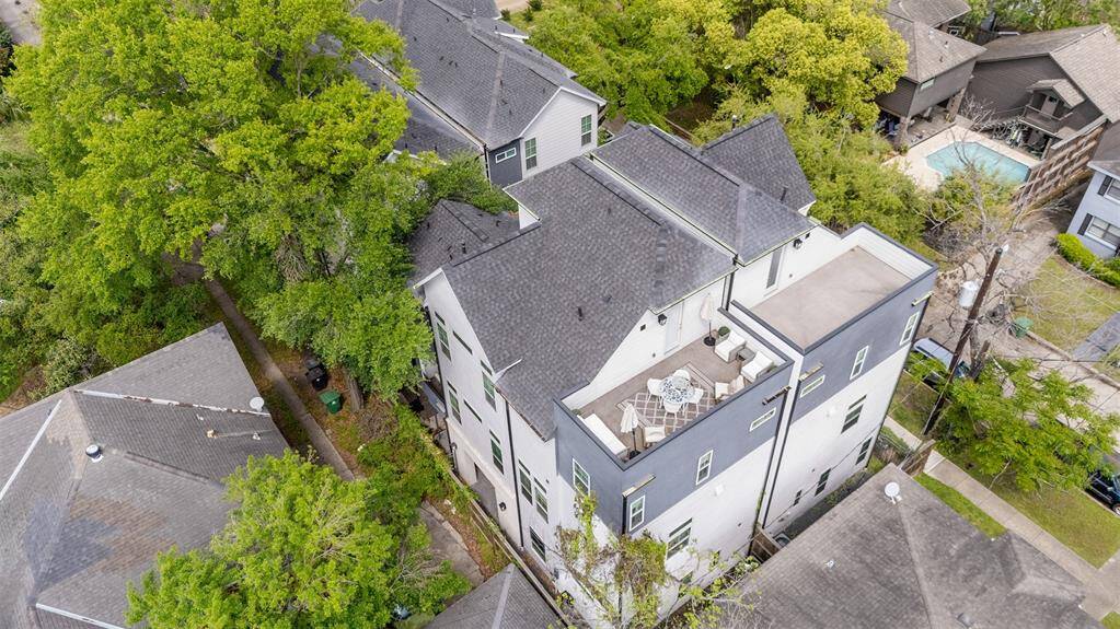 Amazing Single Family Detached with Rooftop Deck!