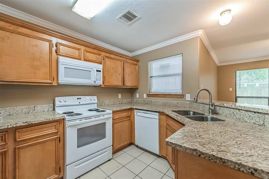 Granite counter tops with undermount sink