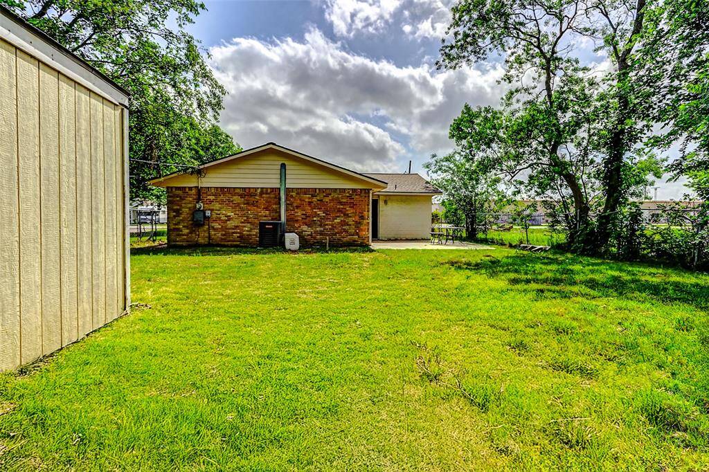 fully fence for your kids play and dog run
