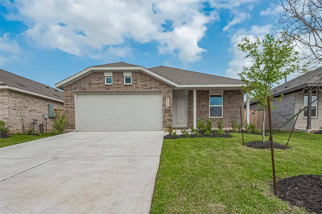 Wonderful curb appeal in the new Anniston community.