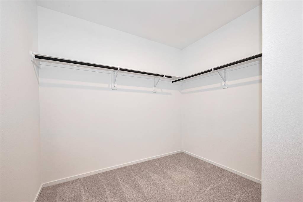 Wonderful large walk-in closet!