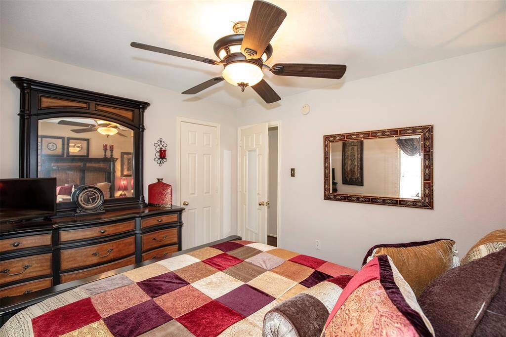 With enough room for a queen-sized bed and additional furniture, it’s perfect for guests or family.