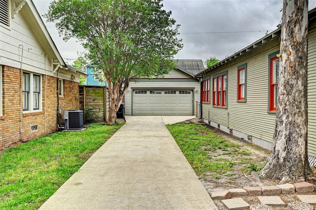 Nice driveway space