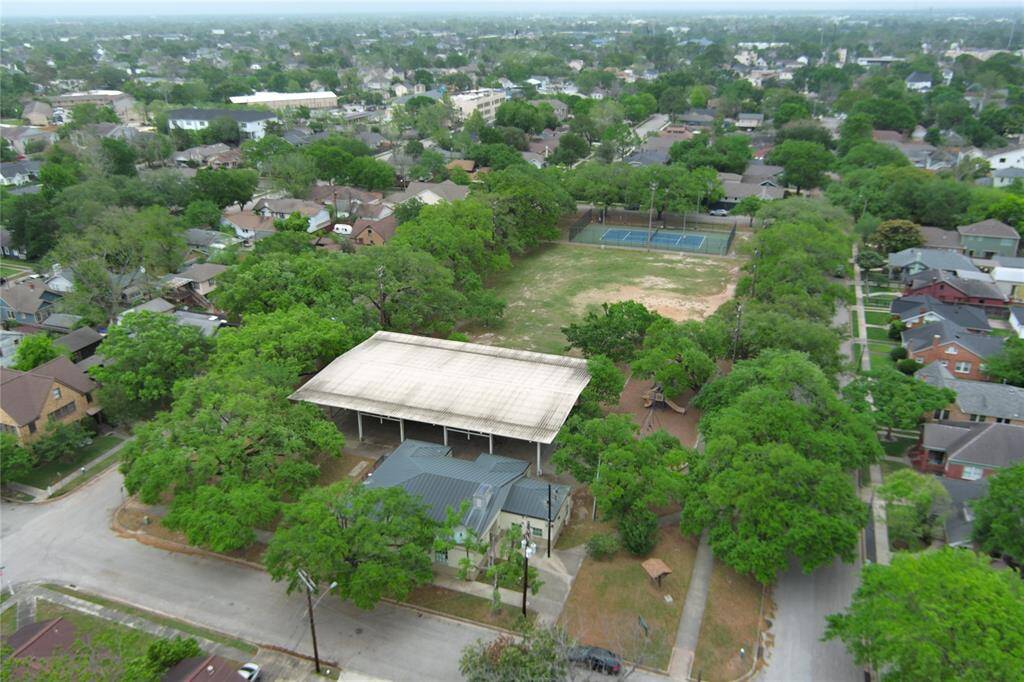 Proctor park is a block away