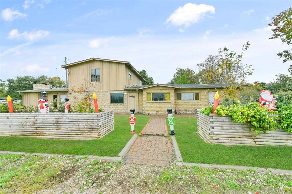 Expansive yards make this property ideal for investors and tenants alike.