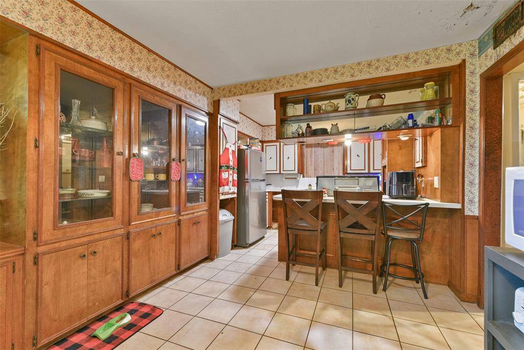 The kitchen offers bar-seating and lots of display storage- perfect for all your memory-making cookware.