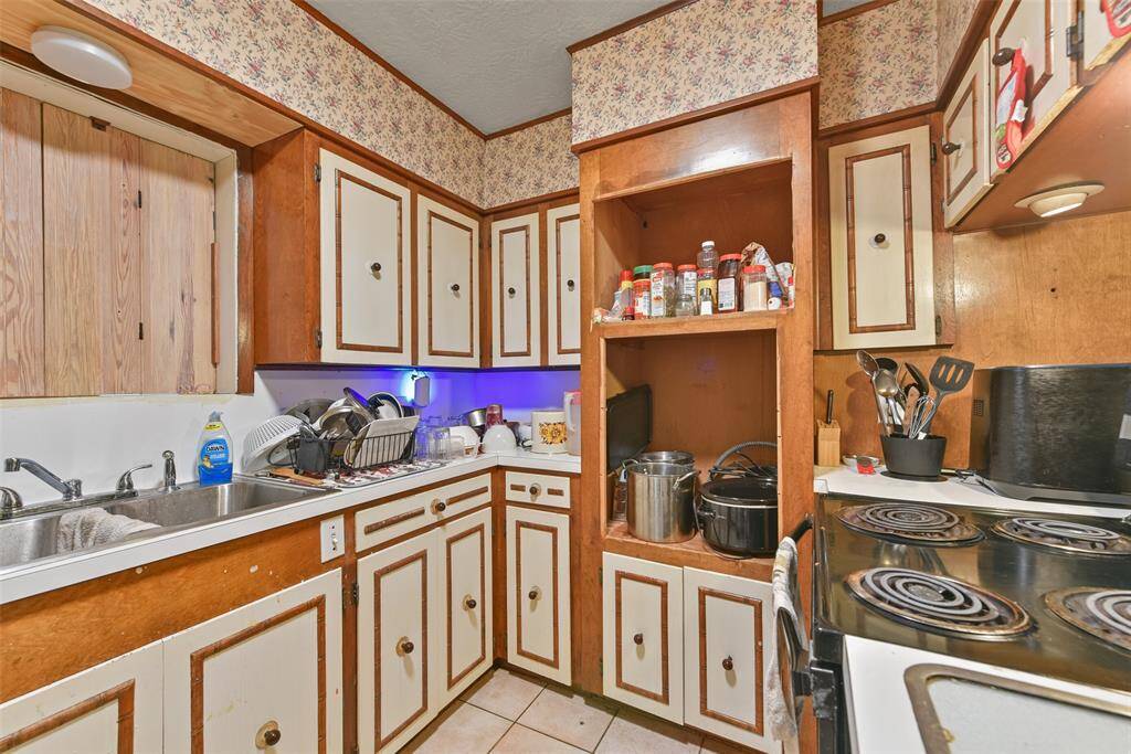 With ample storage space and appointed countertops, this kitchen is ready for some memorable meal-making.