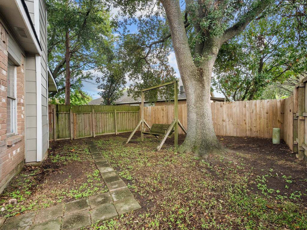 Lovely swing in your own backyard