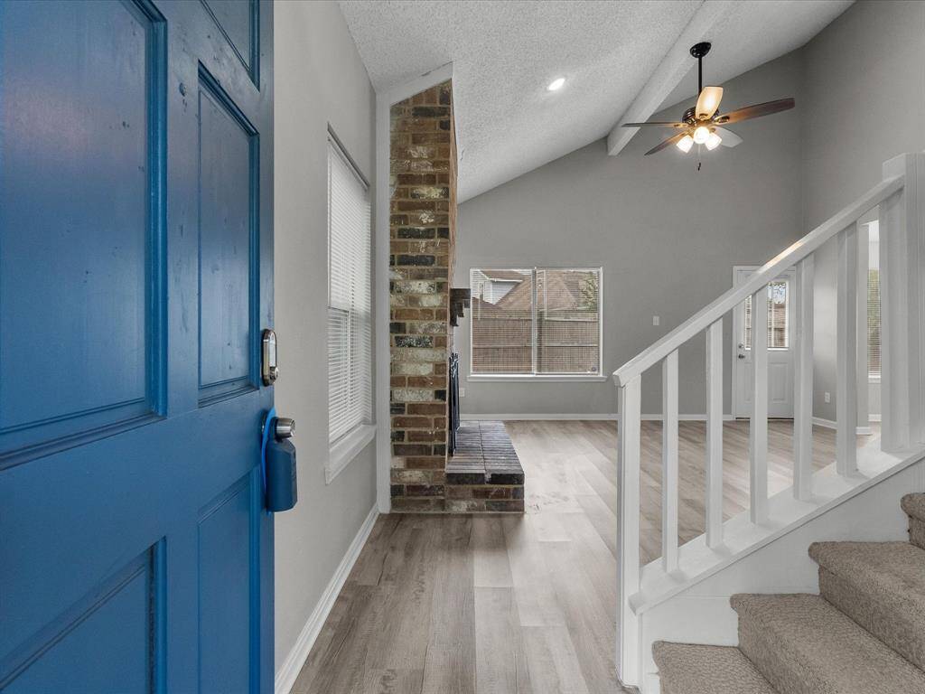 Beautiful entrance with neutral colors.