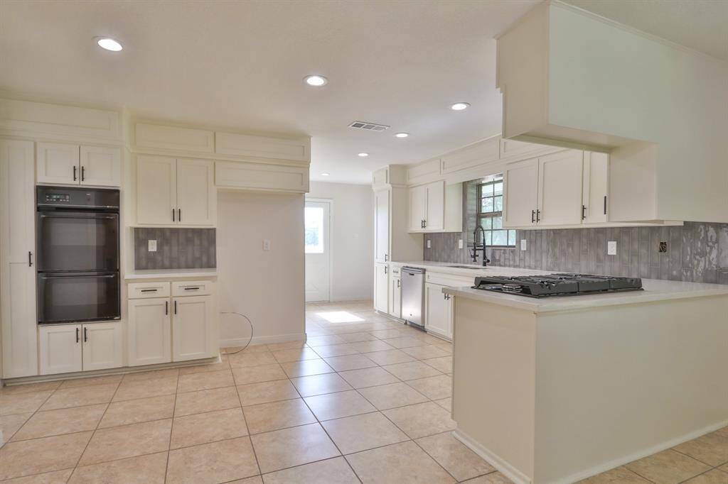 NICE NEUTRAL KITCHEN, WITH QUARTZ COUNTERS AND FRESH SUBWAY TILE BACKSPLASH