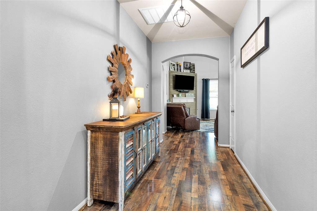 Hallway to the living room and kitchen