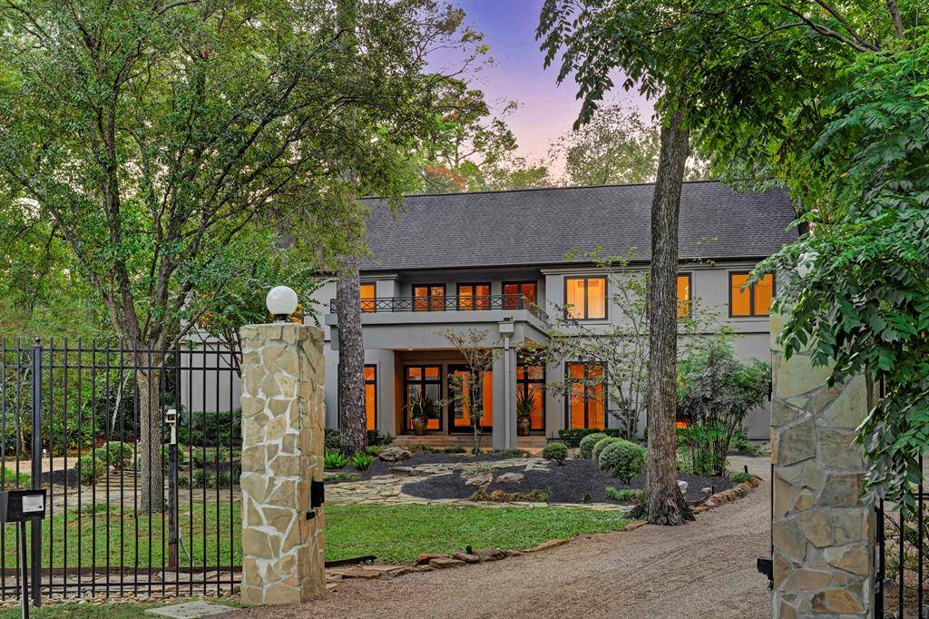 The home is fully gated with a circle driveway.  There is a generator installed, robust security system, well maintained, and move-in ready! This photo is virtually edited to show mulch in the flower beds, it is currently a "natural soil" bed.