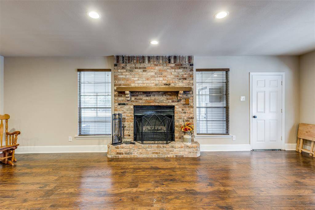 Wood burning fireplace. Current sellers used this as their main heat source during the cold season...keeps the home nice and cozy.