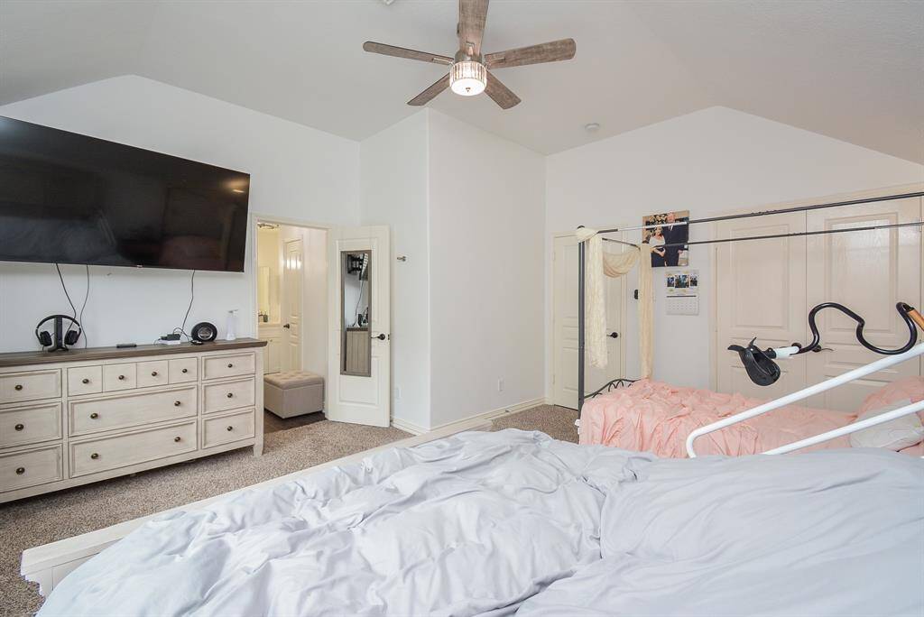 Here's another full view of a secondary, ensuite bedroom/bath.