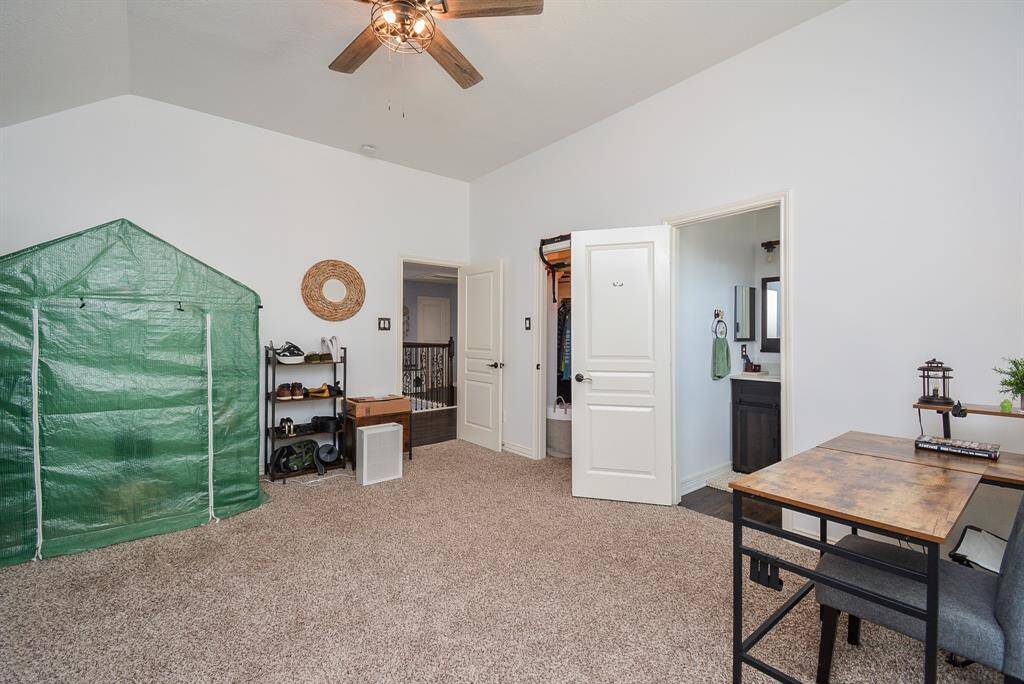 This amazing ensuite bedroom/bath space is great for visiting guests as well as family, just off 2nd floor common access.