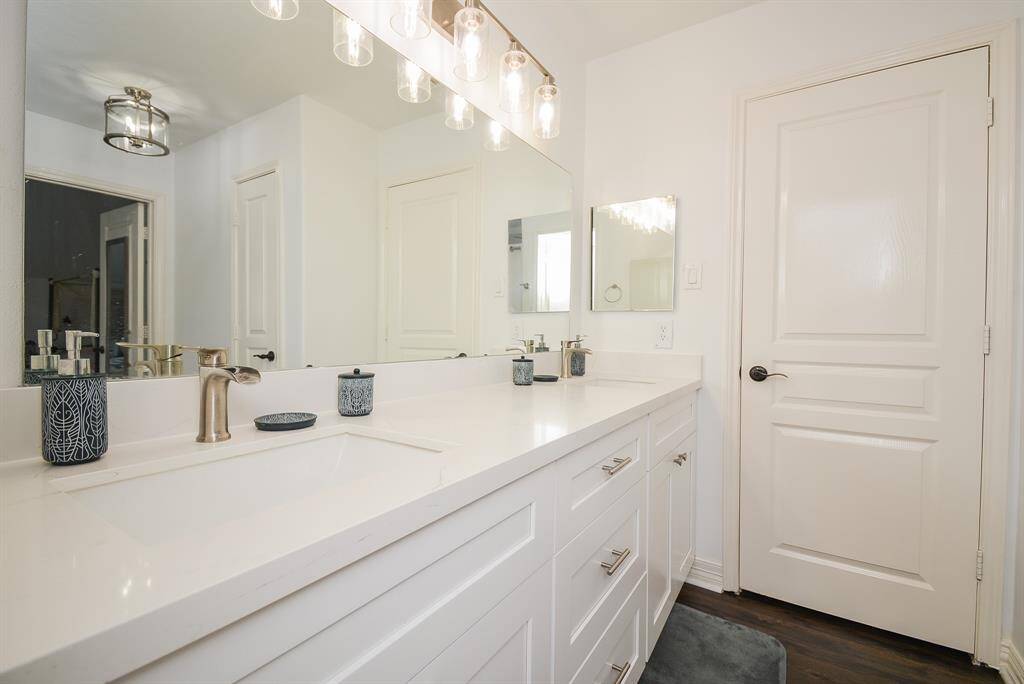 This additional bath offers all the creature comforts as its primary counterpart!