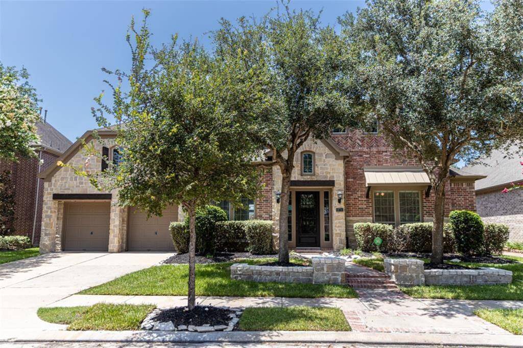 Welcome to your dream home! This incredible 4 bedroom, 3 1/2 bath single-story brick home is nestled in the serene Bridgeland neighborhood, offering breathtaking lake views. With its unbeatable location and picturesque surroundings, this property is the perfect place to call home! Plus, you're just a stone's throw away from amazing shopping centers, parks, playgrounds, restaurants and more so you'll never run out of things to do.