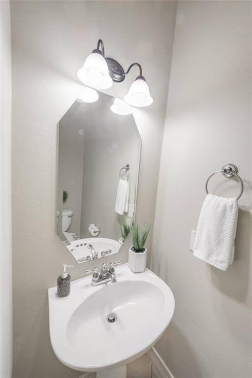 With a separate powder room, guests have their own private space to freshen up before dinner.
