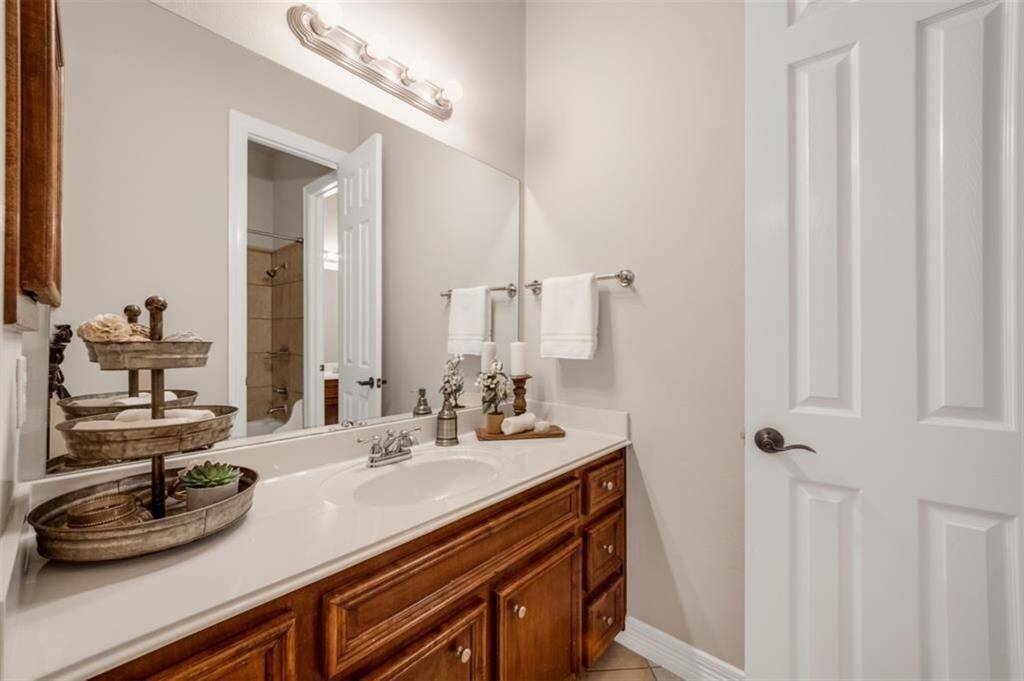 Two of the secondary bedrooms share a Hollywoodbathroom. The private vanity area has plenty ofspace for all your personal toiletries.