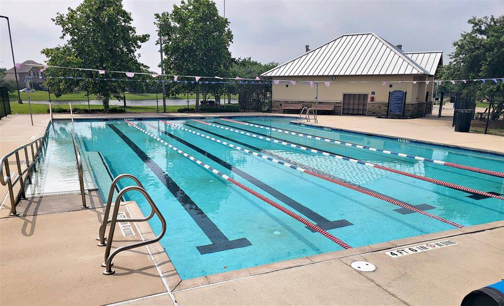 Lakeland Village Park lap pool is open 365 days a year and just a short walk away.