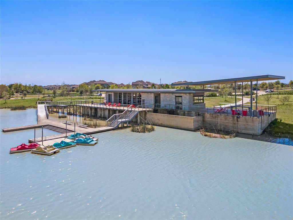 Take advantage of the paddle boats and unwind as you glide across the tranquil lake. It's the perfect way to relax and enjoy the beauty of your surroundings.