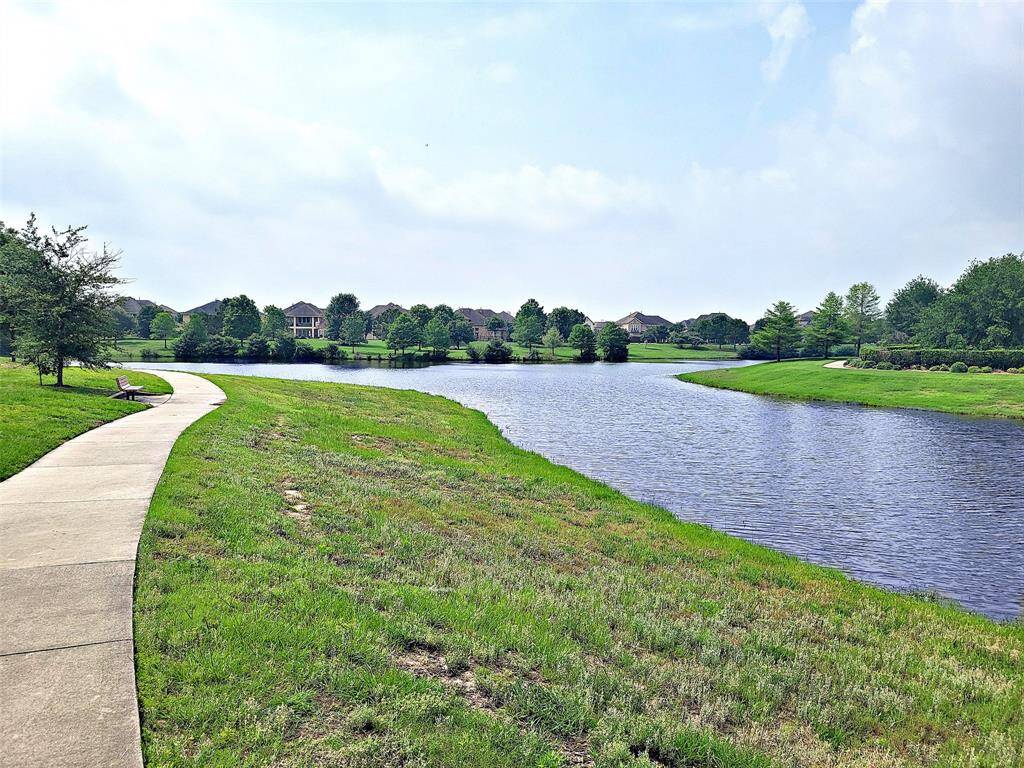 Just one of the many walking trails along the extensive line of lakes in Bridgeland.