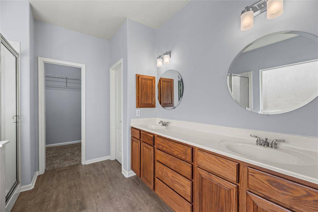 En suite to the Primary bedroom