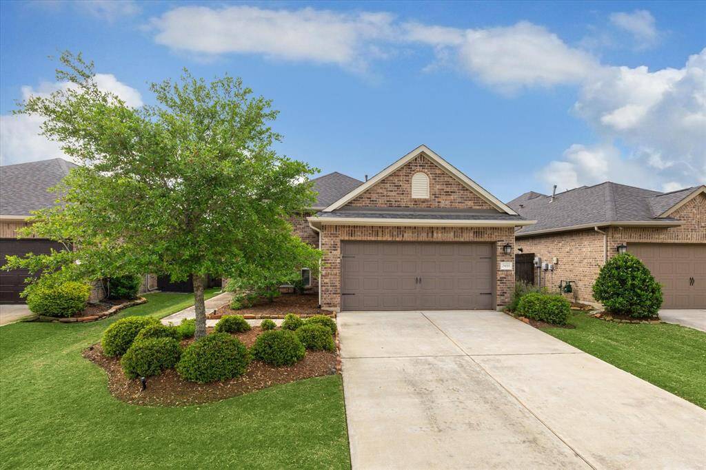Welcome to the wide open floorplan home located in the GATED 55+ communty of Bonterra at Cross Creek Ranch.