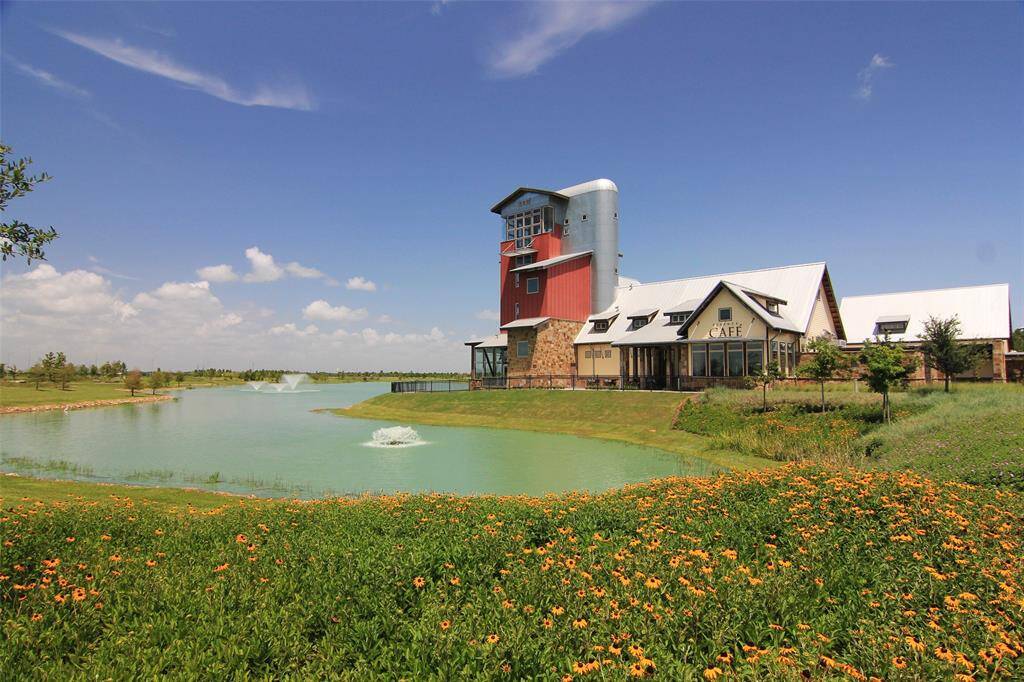 Along with the many amenities of Bonterra you will get to enjoy all that the master planned community of Cross Creek offers as well.  Close to major roads, restaurants, shopping, churches, award winning area schools, and easy access to Houston's Energy corridor.
