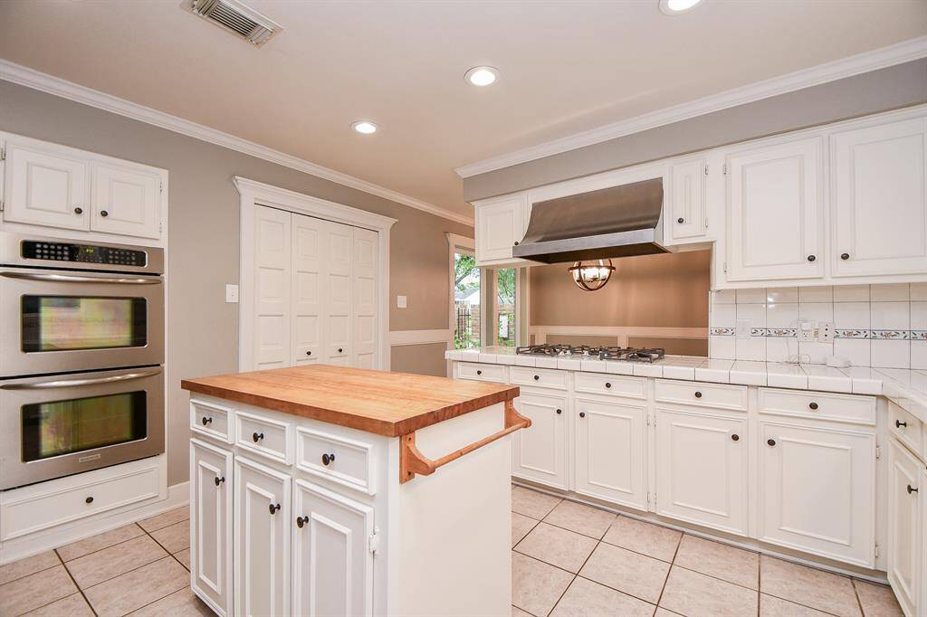 Large double doors to walk in pantry and view into breakfast area