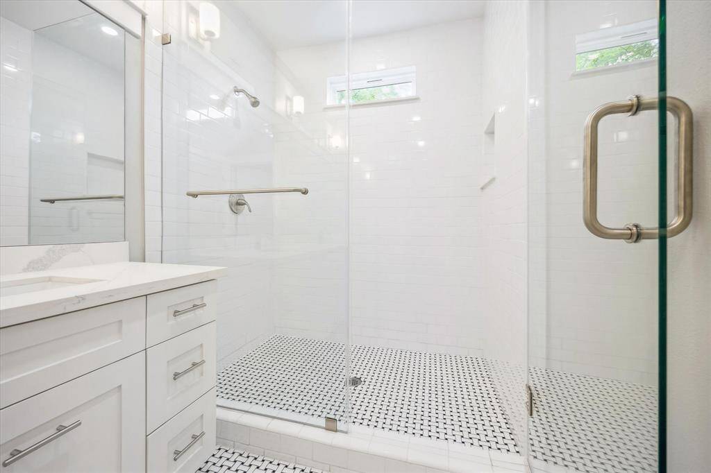 Inviting Primary shower