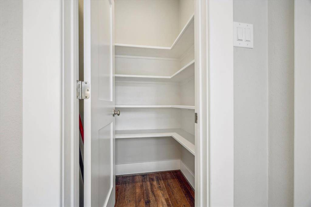 Walk-in kitchen pantry