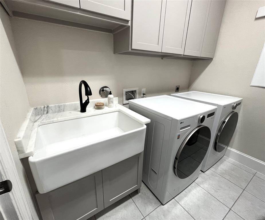 Laundry room just inside garage with mudroom space