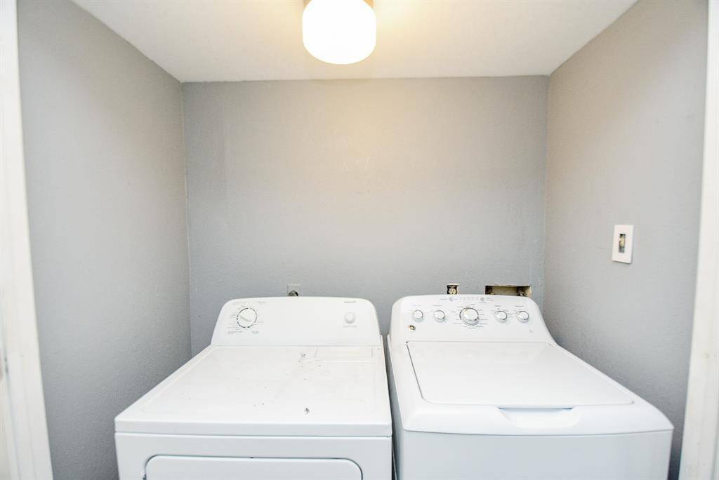 The washer/dryer stay too!