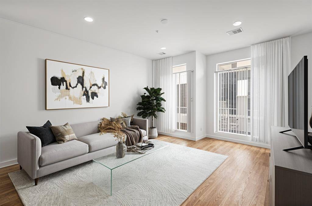***Virtually staged to show the room's potential when furniture is added.***