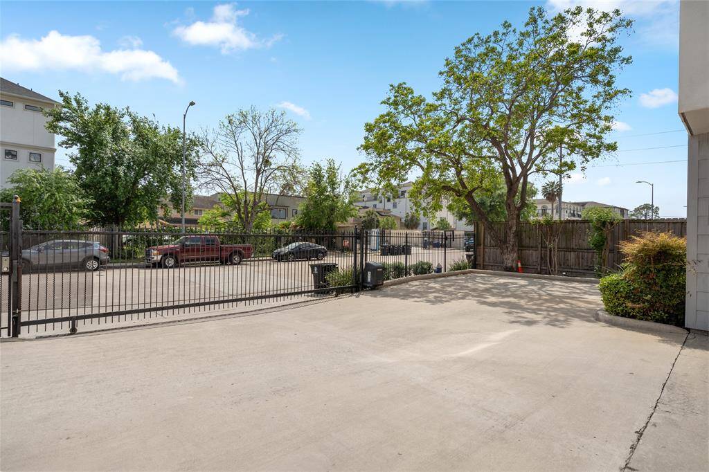Nestled within a quaint gated community, this townhome offers added security and privacy with a controlled-access entry. The well-maintained common areas provide a peaceful atmosphere while still being conveniently located near shopping, dining, and entertainment options.