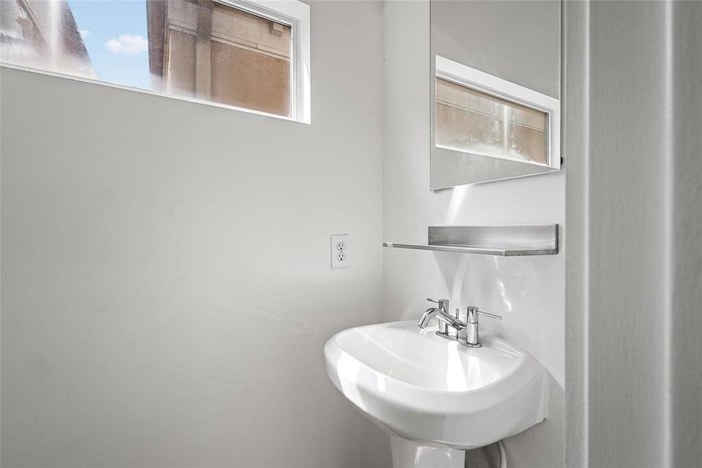 ***Virtually staged to show the room's potential when furniture is added.***