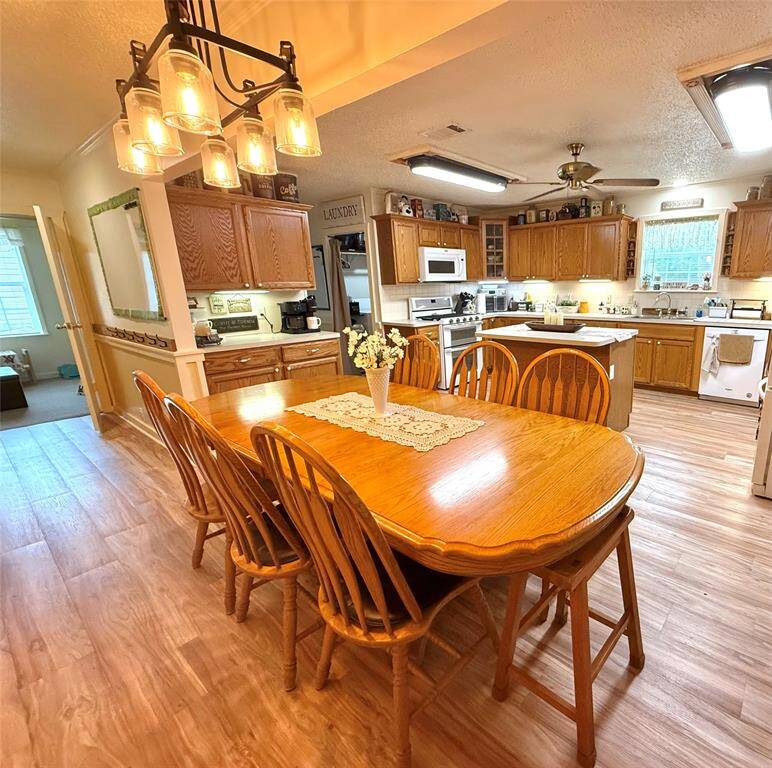 Kitchen/ dining area