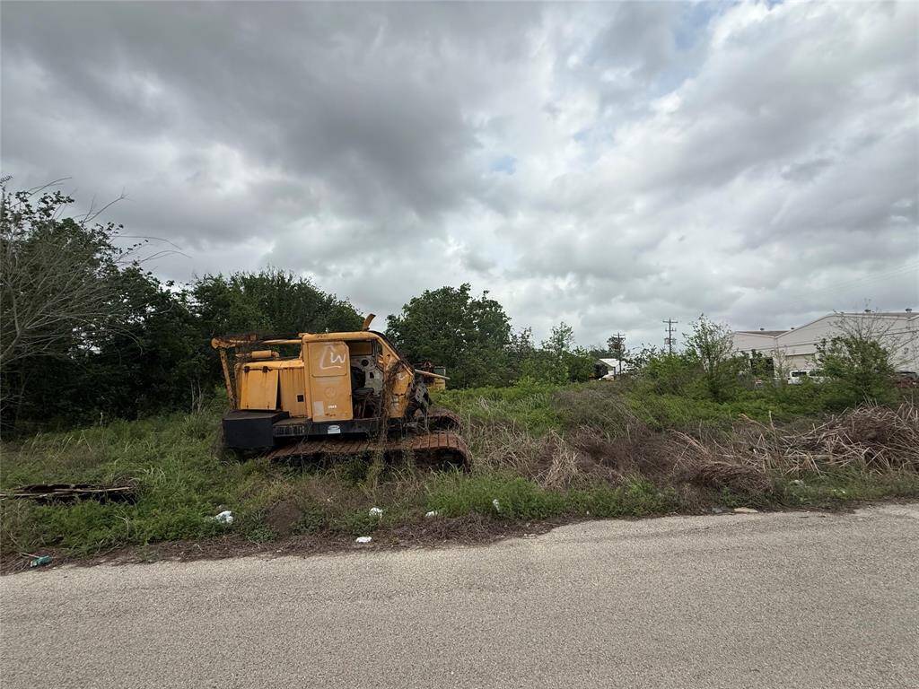 Unimproved lot