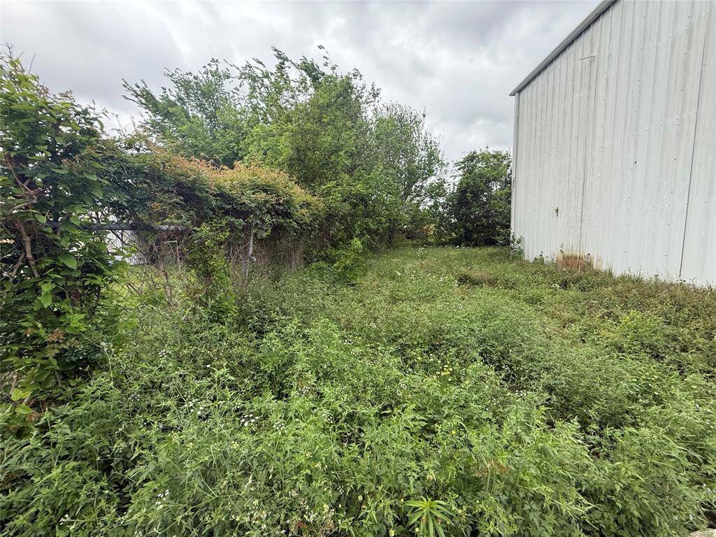 Unimproved  lot