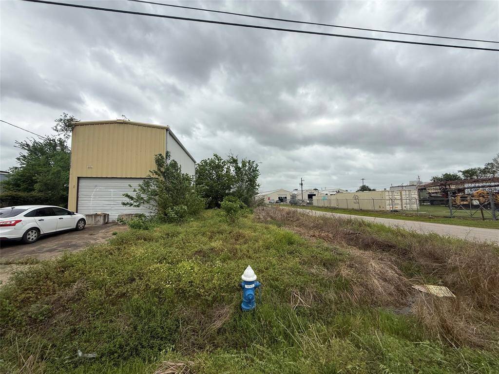 Unimproved lot