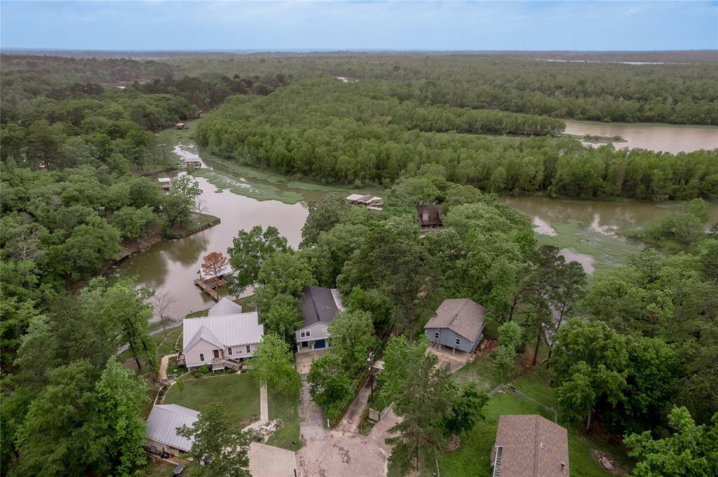 Ariel view of the home and all the places you can boat to.